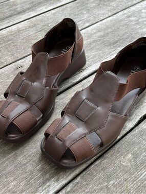 White Stag brown faux leather “Sandra” fisherman sandals